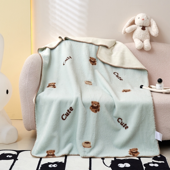 91家纺网 家纺一手货源 找家纺 黛舒家居 2024新款兔毛绒北极绒立体毛巾绣毛毯 小熊蓝