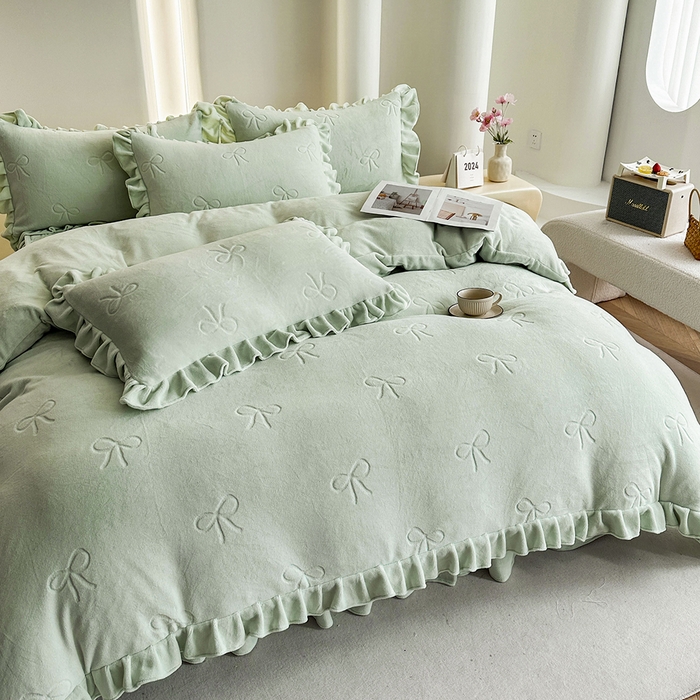 91家纺网 家纺一手货源 找家纺 乐嘉盈 2025新款公主风牛奶绒床罩四件套 浅绿