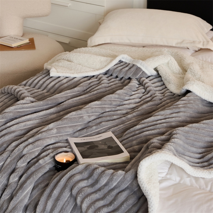 91家纺网 家纺一手货源 找家纺 金喜 2024新款立体抽条提花双面绒毯多用途毛毯办公室午睡毯家用毛毯被  太空灰
