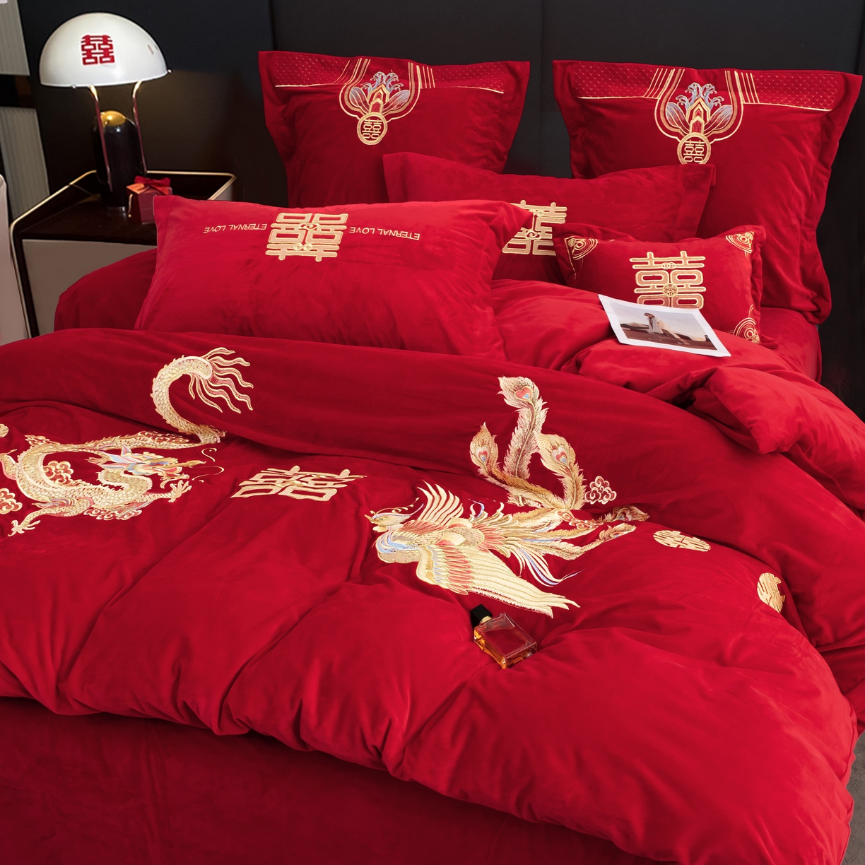 91家纺网 家纺一手货源 找家纺 2025年新款宝宝绒牛奶绒刺绣套件婚庆四件套 龙凤传奇