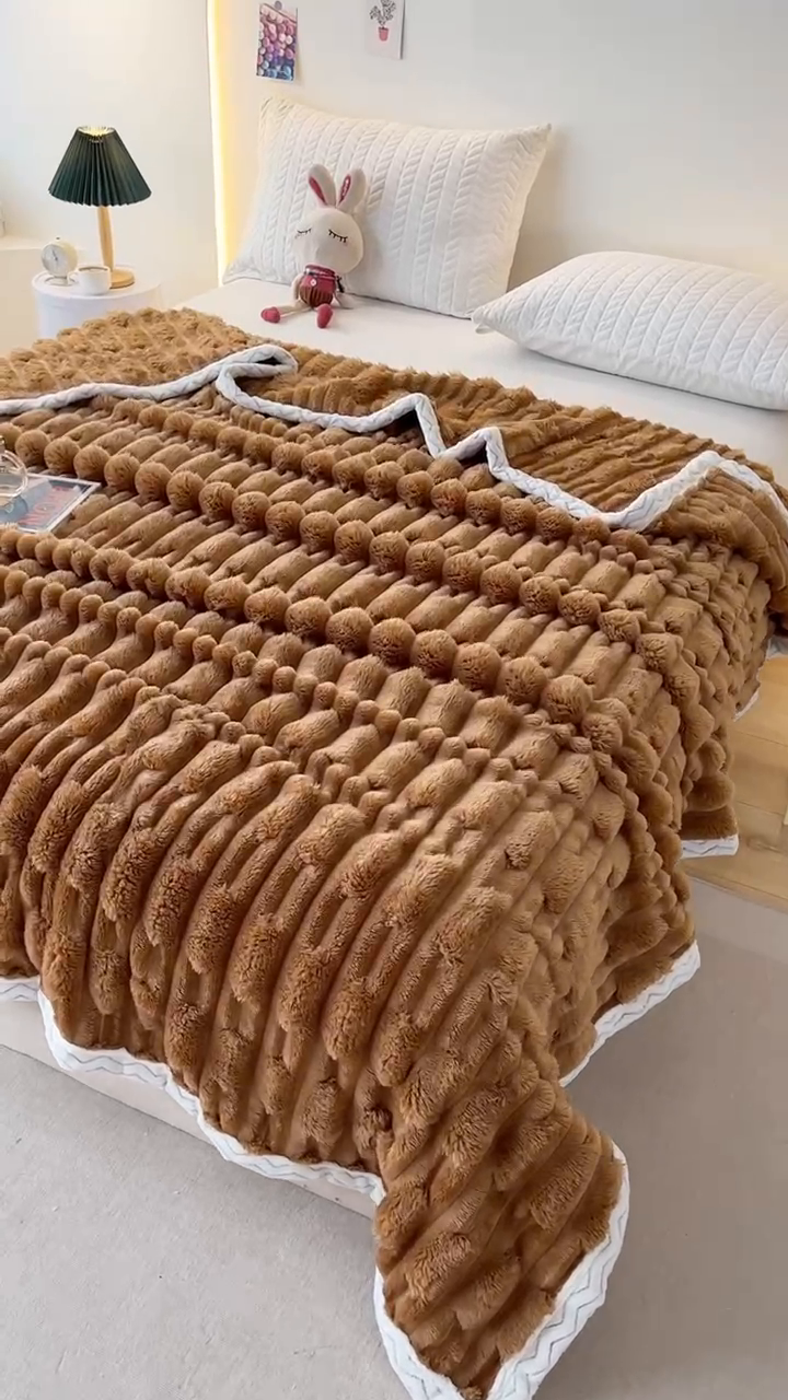 91家纺网 家纺一手货源 找家纺 （总）金喜 2024新款纯色仿裘皮兔绒毛毯包边款多用途毛毯办公室午睡毯家用毛毯被 