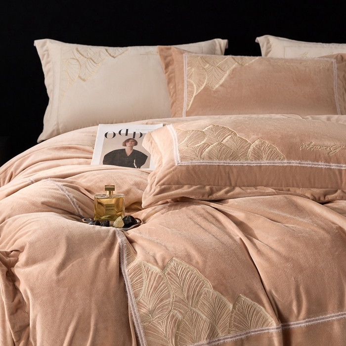 91家纺网 家纺一手货源 找家纺 榻尚家居 2024新款绣花加厚婴肤绒四件套--秋语 秋语 棕