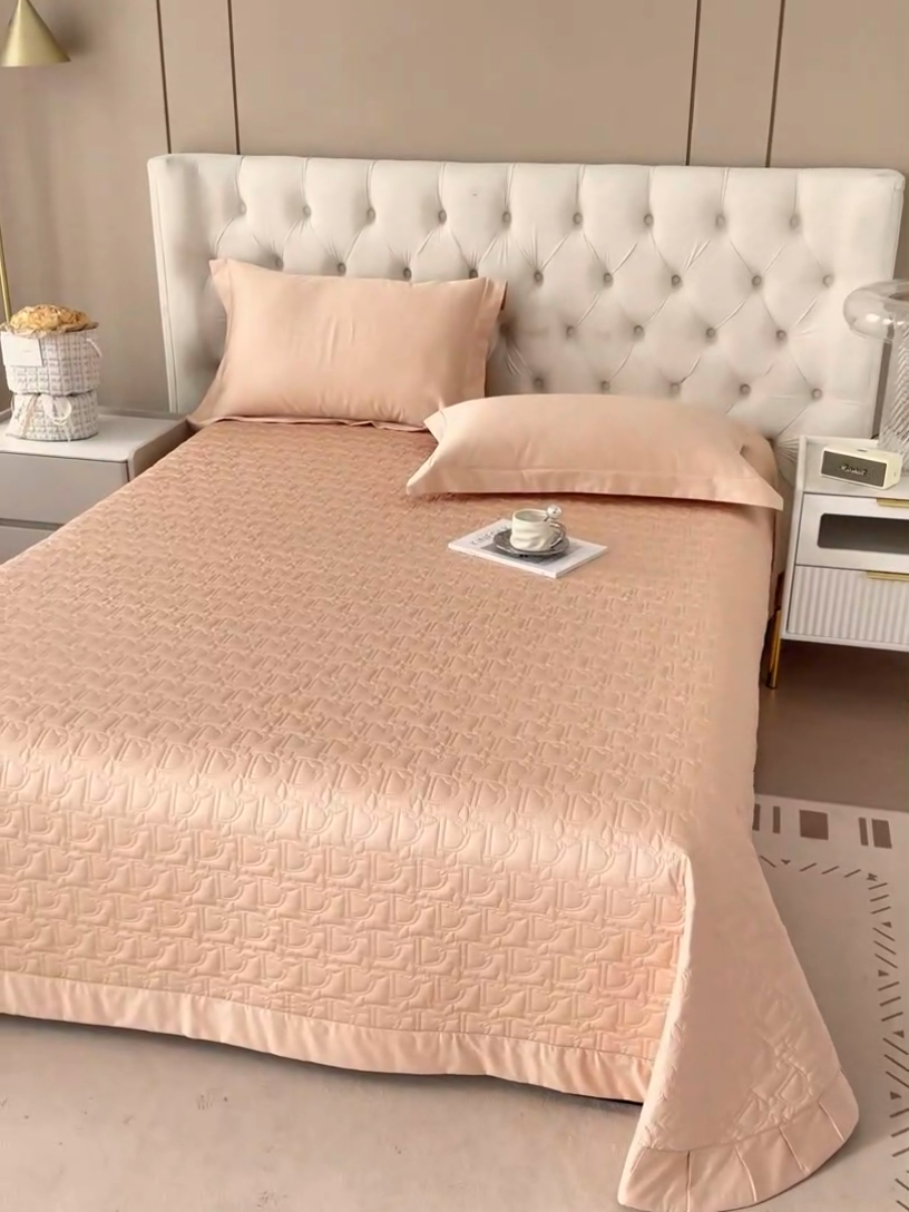 91家纺网 家纺一手货源 找家纺 金喜 2024新款100支全棉蚕丝床盖三件套D型绗缝系列 繁花橙