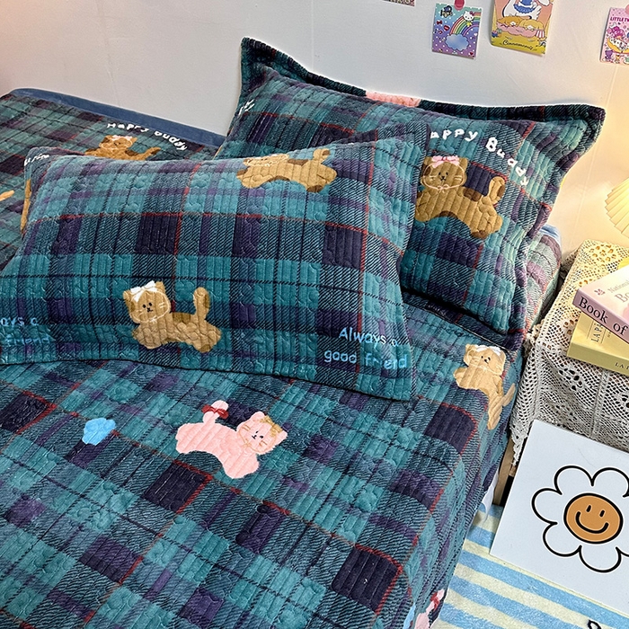 91家纺网 家纺一手货源 找家纺 慕晨 2024新款高克重A类牛奶绒印花豆豆绒夹棉单床盖三件被套四件套 格子猫猫