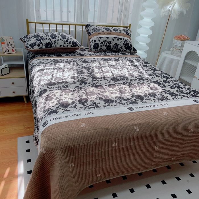 91家纺网 家纺一手货源 找家纺 暖居 2024新款牛奶绒豆豆被床盖四件套 黑玫瑰