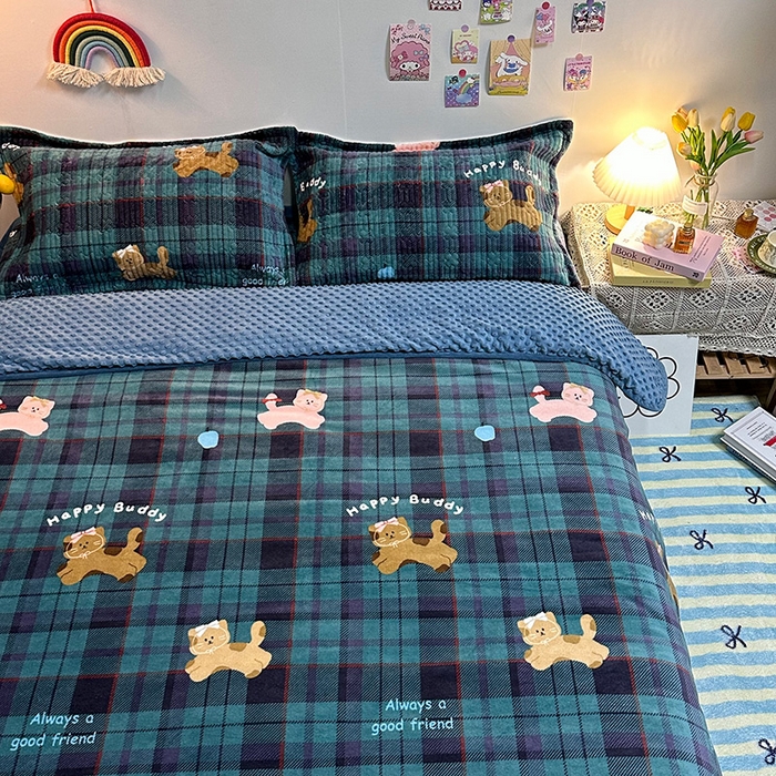 91家纺网 家纺一手货源 找家纺 慕晨 2024新款高克重A类牛奶绒印花豆豆绒夹棉单床盖三件被套四件套 格子猫猫