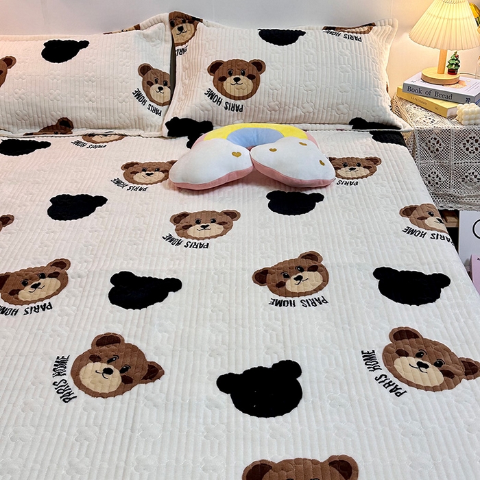 91家纺网 家纺一手货源 找家纺 慕晨 2024新款高克重A类牛奶绒印花豆豆绒夹棉单床盖三件被套四件套 大脸熊