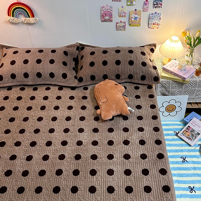 91家纺网 家纺一手货源 找家纺 慕晨 2024新款高克重A类牛奶绒印花豆豆绒夹棉单床盖三件被套四件套 波点奥利奥