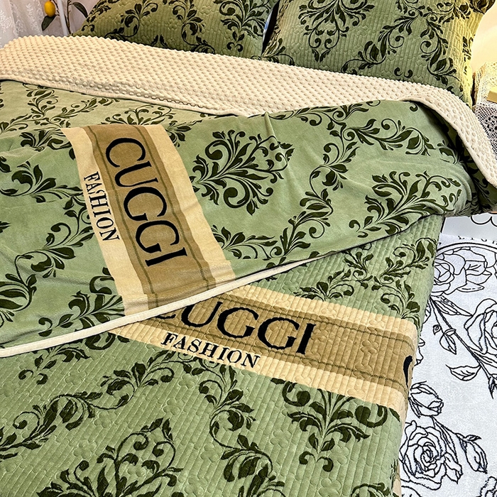 91家纺网 家纺一手货源 找家纺 慕晨 2024新款高克重A类牛奶绒印花豆豆绒夹棉单床盖三件被套四件套 时尚大牌