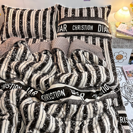 慕晨 2024新款高克重A类牛奶绒印花豆豆绒夹棉单床盖三件被套四件套 竖条字母