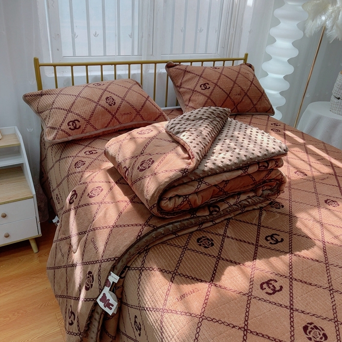 91家纺网 家纺一手货源 找家纺 暖居 2024新款牛奶绒豆豆被床盖四件套 潮牌咖