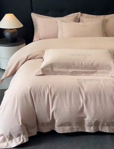 91家纺网 家纺一手货源 找家纺 安妮家居 2024新款A类云锦长绒棉全棉磨毛四件套含礼盒包装 云锦-驼色