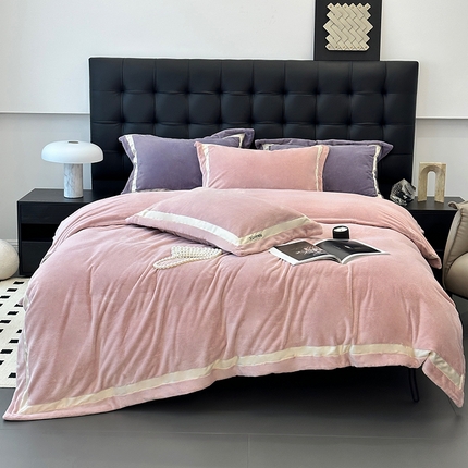 91家纺网 家纺一手货源 找家纺 JUICY 橘滋家纺 2024新款顶奢280克全消光牛奶绒四件套--柏林邂逅 柏林邂逅-少女粉