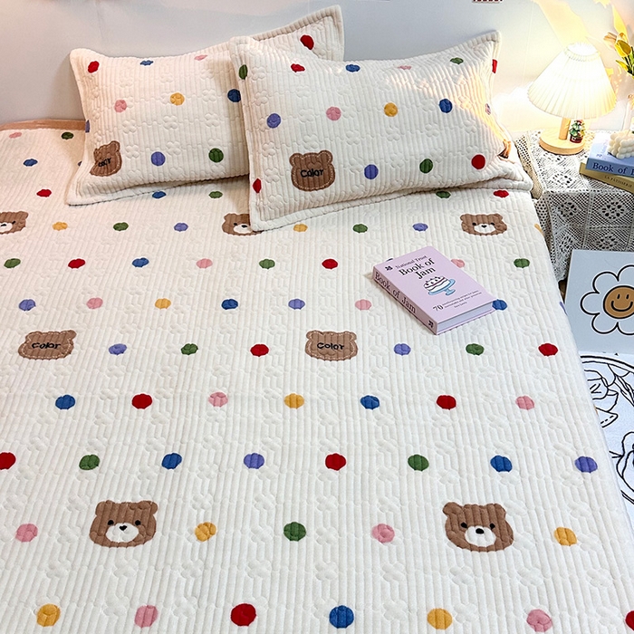 91家纺网 家纺一手货源 找家纺 慕晨 2024新款高克重A类牛奶绒印花豆豆绒夹棉单床盖三件被套四件套 波点熊