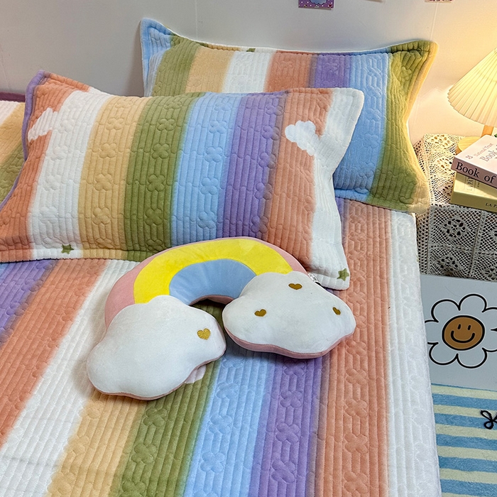 91家纺网 家纺一手货源 找家纺 慕晨 2024新款高克重A类牛奶绒印花豆豆绒夹棉单床盖三件被套四件套 彩虹世界