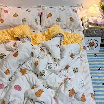 91家纺网 家纺一手货源 找家纺 慕晨 2024新款高克重A类牛奶绒印花豆豆绒夹棉单床盖三件被套四件套 田园南瓜