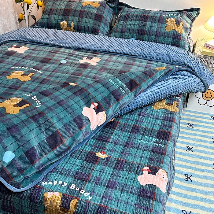 91家纺网 家纺一手货源 找家纺 慕晨 2024新款高克重A类牛奶绒印花豆豆绒夹棉单床盖三件被套四件套 格子猫猫