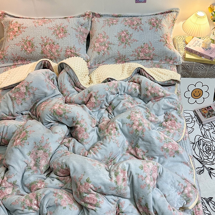 91家纺网 家纺一手货源 找家纺 慕晨 2024新款高克重A类牛奶绒印花豆豆绒夹棉单床盖三件被套四件套 浮生若梦