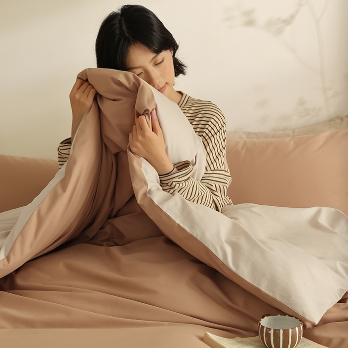 91家纺网 家纺一手货源 找家纺 轩和家居 2024新款50S长绒棉磨毛单被套 焦糖橙+燕麦色