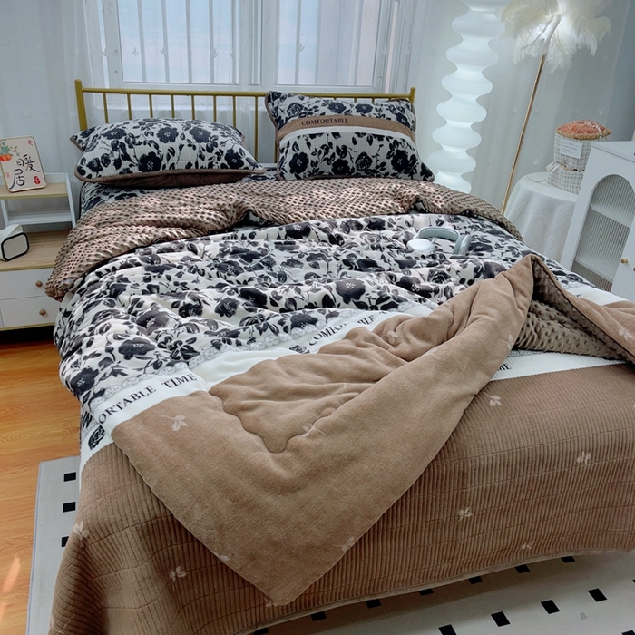 91家纺网 家纺一手货源 找家纺 暖居 2024新款牛奶绒豆豆被床盖四件套 黑玫瑰