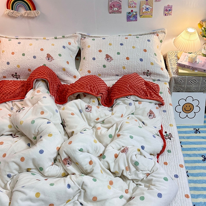 91家纺网 家纺一手货源 找家纺 慕晨 2024新款高克重A类牛奶绒印花豆豆绒夹棉单床盖三件被套四件套 彩色波点狗