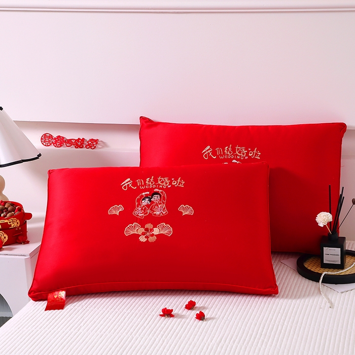 91家纺网 家纺一手货源 找家纺 万聚凯枕芯 2024新款大红枕头婚庆枕芯结婚婚礼喜庆枕头枕芯 我们结婚啦