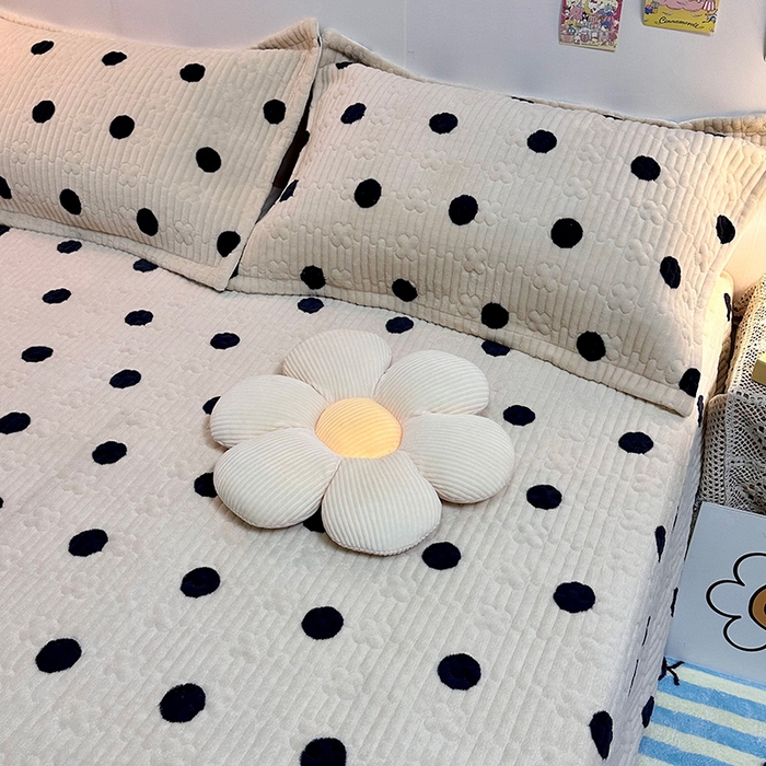 91家纺网 家纺一手货源 找家纺 慕晨 2024新款高克重A类牛奶绒印花豆豆绒夹棉单床盖三件被套四件套 奶茶波点