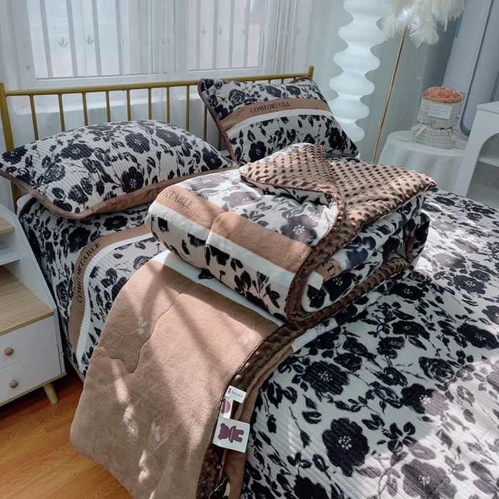 91家纺网 家纺一手货源 找家纺 暖居 2024新款牛奶绒豆豆被床盖四件套 黑玫瑰