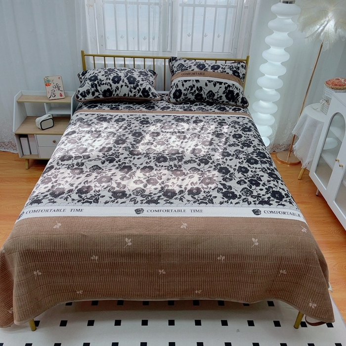 91家纺网 家纺一手货源 找家纺 暖居 2024新款牛奶绒豆豆被床盖四件套 黑玫瑰