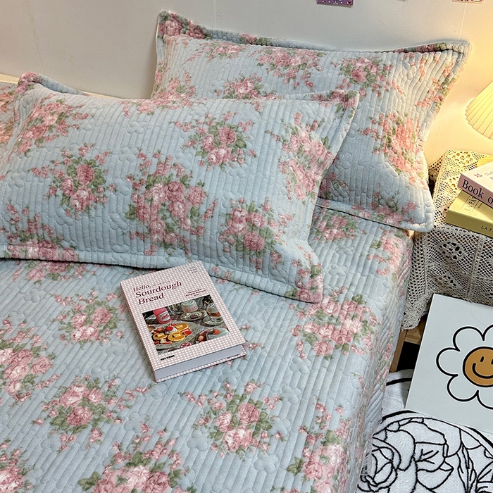 91家纺网 家纺一手货源 找家纺 慕晨 2024新款高克重A类牛奶绒印花豆豆绒夹棉单床盖三件被套四件套 浮生若梦