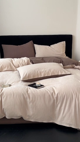 91家纺网 家纺一手货源 找家纺 梦享生活家居 2024新款全棉肌理纹系列四件套-素写 素写-奶白+咖