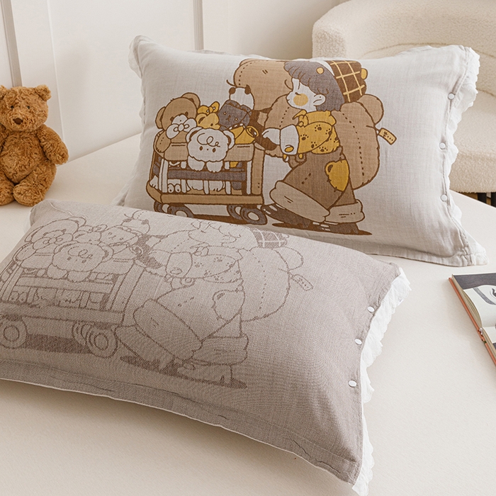 91家纺网 家纺一手货源 找家纺 2024新款韩系四层纱布枕套一对装花边款纯棉纽扣款枕套 小熊超市