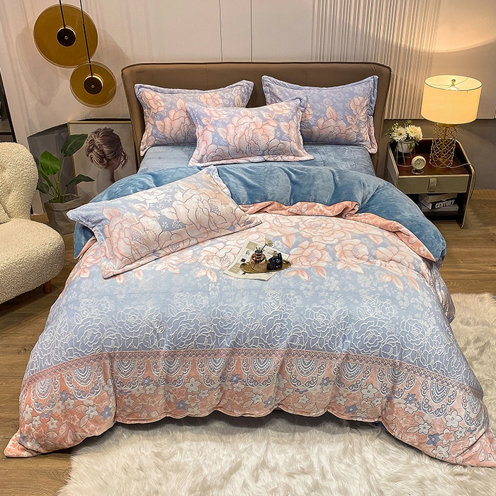 91家纺网 家纺一手货源 找家纺 金喜 2024新款加厚保暖230克高克重牛奶绒四件套雕花绒四件套-牛奶绒雕花系列 花儿朵朵蓝