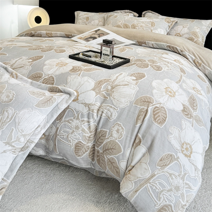 91家纺网 家纺一手货源 找家纺 金喜 2024新款加厚保暖230克高克重牛奶绒四件套雕花绒四件套-牛奶绒雕花系列 木槿-咖