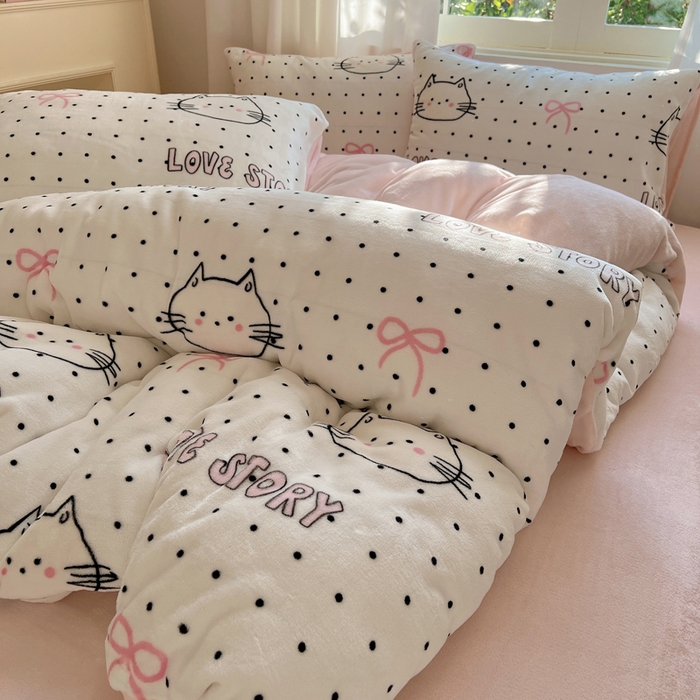 91家纺网 家纺一手货源 找家纺 顾里家纺 2024新款加厚牛奶绒ins奶油治愈系少女心保暖四件套系列-风格二 波点猫咪