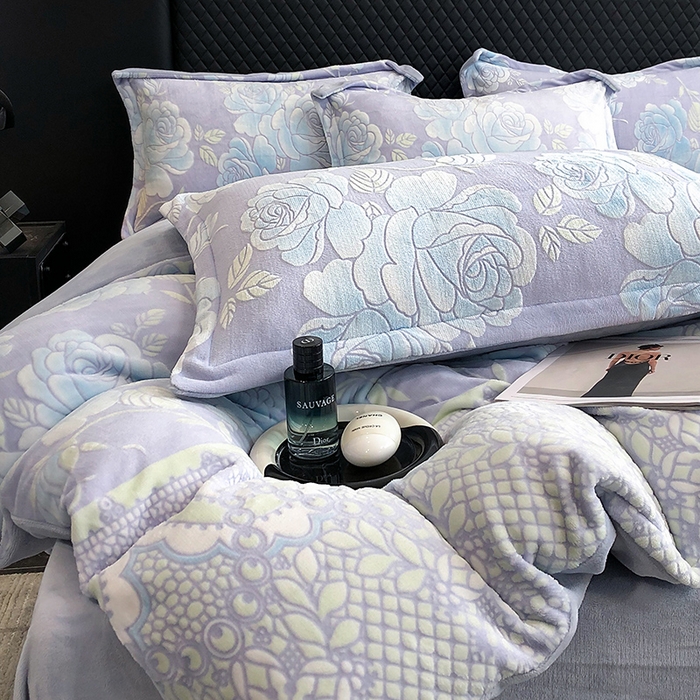 91家纺网 家纺一手货源 找家纺 金喜 2024新款加厚保暖230克高克重牛奶绒四件套雕花绒四件套-牛奶绒雕花系列 幽兰