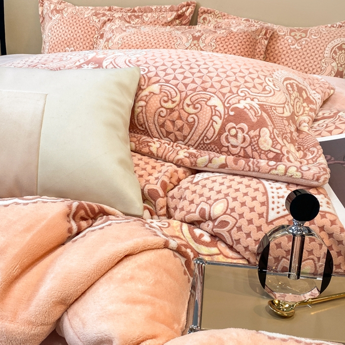 91家纺网 家纺一手货源 找家纺 金喜 2024新款加厚保暖230克高克重牛奶绒四件套雕花绒四件套-牛奶绒雕花系列 波西米亚