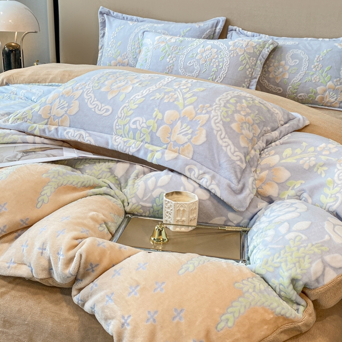 91家纺网 家纺一手货源 找家纺 金喜 2024新款加厚保暖230克高克重牛奶绒四件套雕花绒四件套-牛奶绒雕花系列 春风来过