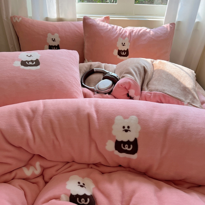 91家纺网 家纺一手货源 找家纺 顾里家纺 2024新款加厚牛奶绒ins奶油治愈系少女心保暖四件套系列-风格二 粉咖w狗