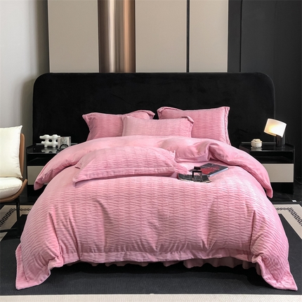 91家纺网 家纺一手货源 找家纺 金喜 2024新款高克重全消光牛奶绒雕花绒床盖四件套加厚牛奶绒床盖套件--极简主义床盖套件系列 皮粉