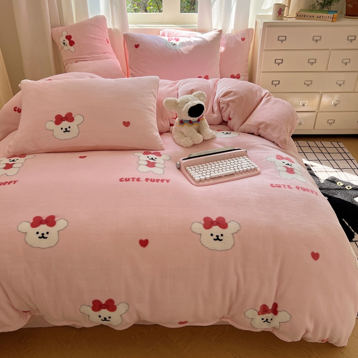 91家纺网 家纺一手货源 找家纺 顾里家纺 2024新款加厚牛奶绒ins奶油治愈系少女心保暖四件套系列-风格二 爱心小狗