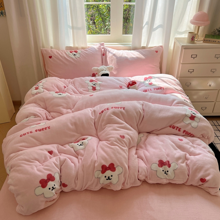 91家纺网 家纺一手货源 找家纺 顾里家纺 2024新款加厚牛奶绒ins奶油治愈系少女心保暖四件套系列-风格二 爱心小狗