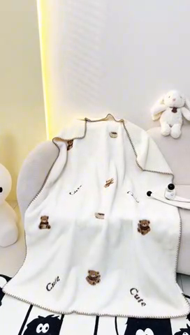 91家纺网 家纺一手货源 找家纺 黛舒家居 2024新款兔毛绒北极绒立体毛巾绣毛毯 小熊白