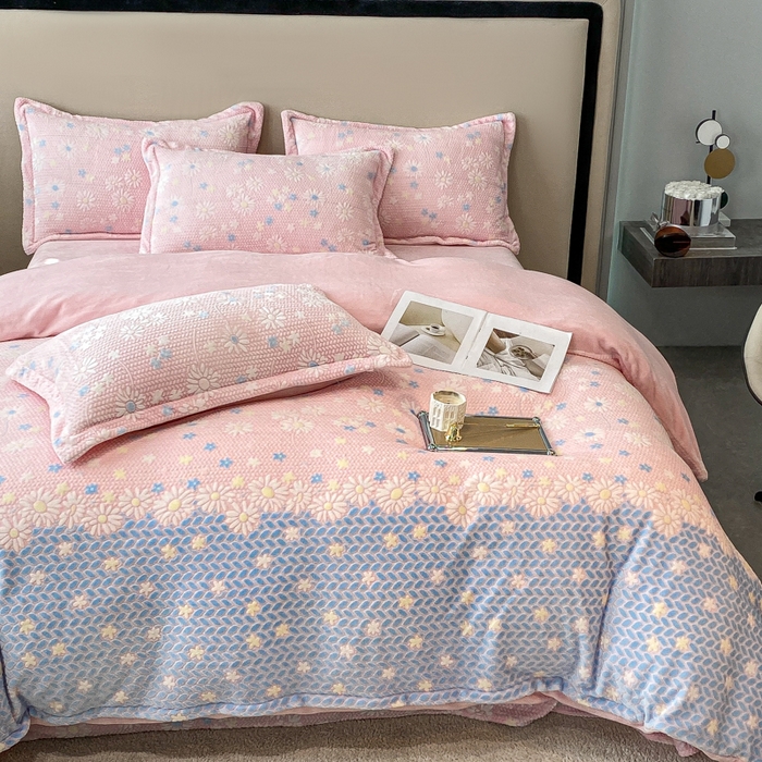 91家纺网 家纺一手货源 找家纺 金喜 2024新款加厚保暖230克高克重牛奶绒四件套雕花绒四件套-牛奶绒雕花系列 花海