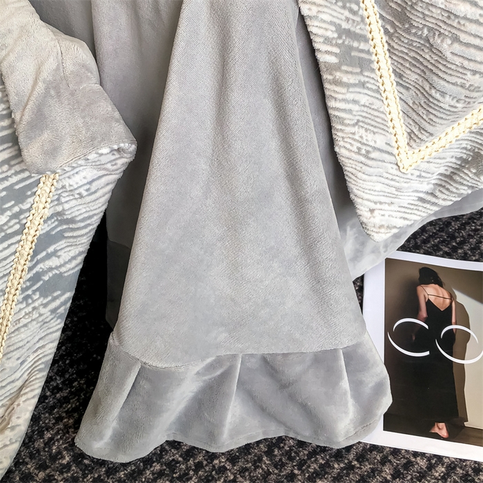 91家纺网 家纺一手货源 找家纺 金喜 2024新款高克重全消光牛奶绒雕花绒轻奢风四件套加厚双面牛奶绒四件套-星川鎏金梦系列 极光灰