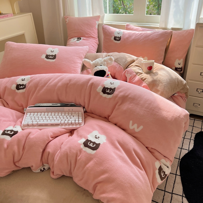 91家纺网 家纺一手货源 找家纺 顾里家纺 2024新款加厚牛奶绒ins奶油治愈系少女心保暖四件套系列-风格二 粉咖w狗