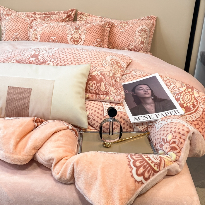 91家纺网 家纺一手货源 找家纺 金喜 2024新款加厚保暖230克高克重牛奶绒四件套雕花绒四件套-牛奶绒雕花系列 波西米亚