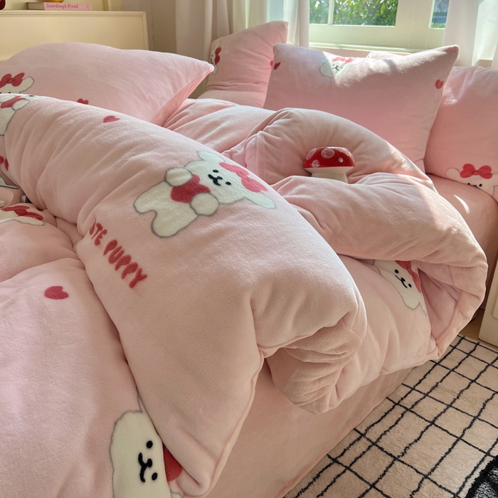 91家纺网 家纺一手货源 找家纺 顾里家纺 2024新款加厚牛奶绒ins奶油治愈系少女心保暖四件套系列-风格二 爱心小狗