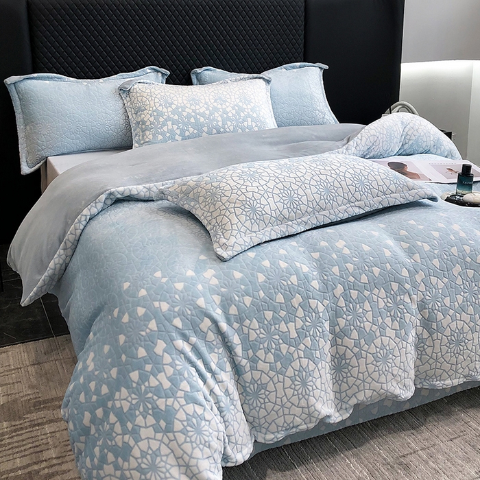 91家纺网 家纺一手货源 找家纺 金喜 2024新款加厚保暖230克高克重牛奶绒四件套雕花绒四件套-牛奶绒雕花系列 冬雪