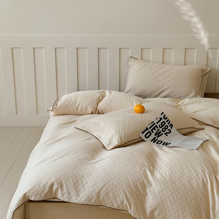 91家纺网 家纺一手货源 找家纺 梦享生活家居 2024新款全棉肌理纹四件套-滚边系列 格趣滚边-米咖